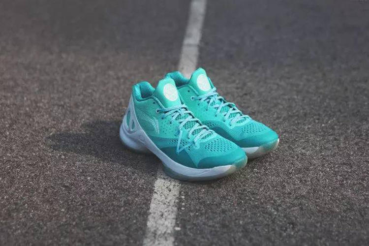 轻质舒适透气运动鞋学生党,低帮透气耐磨轻质百搭