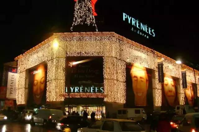 这个欧洲的免税天堂，700年没经历过战争，国家元首却要外国人当