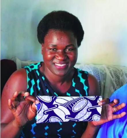 非洲女孩这样对待“大姨妈”