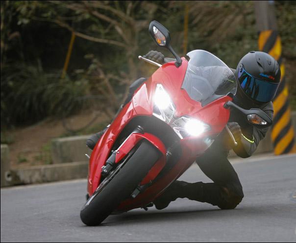 本田v4发动机视频,摩托车v4和直四引擎的区别