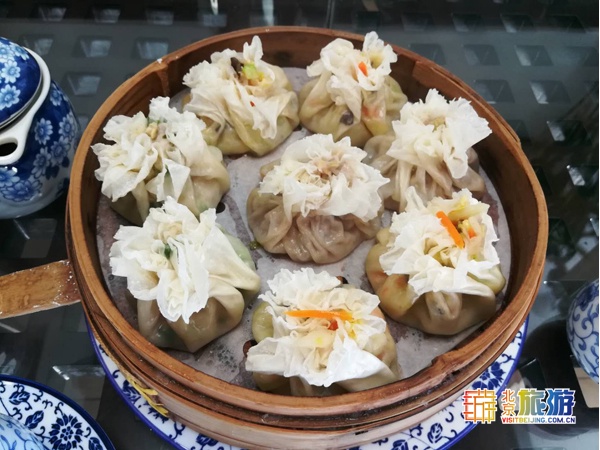 探店吃各个地方美食,探店吃东西甜品