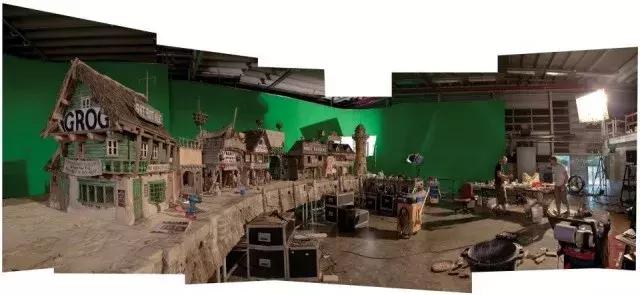 小时候玩泥巴没玩够长大了还在玩,小时候玩泥巴的人长大了