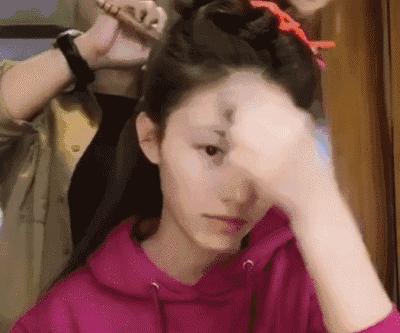 林允堪称美妆博主一姐,林允分享的粉底液