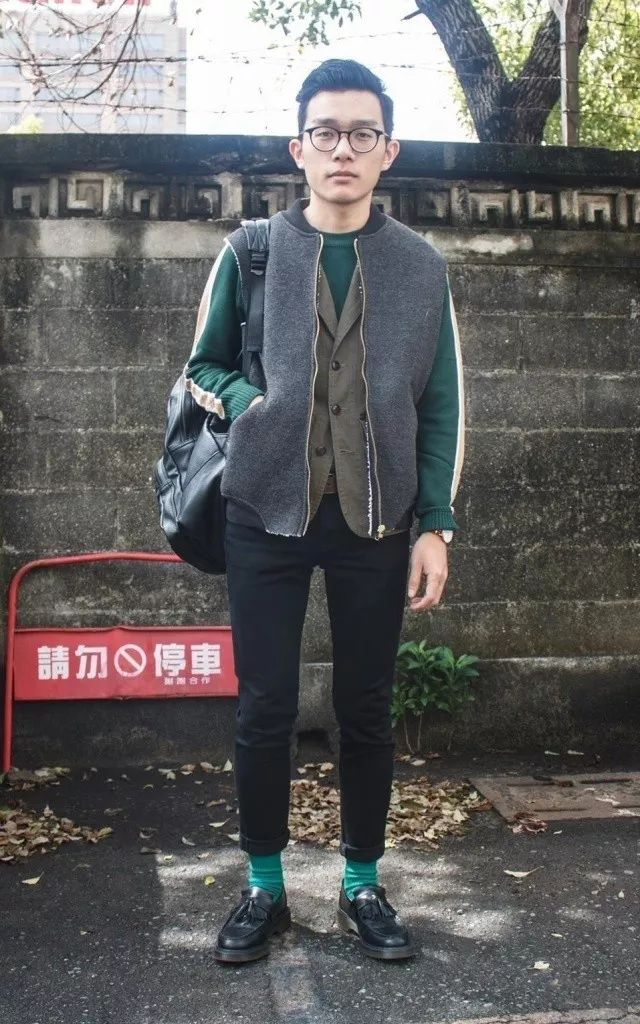 穿马丁靴的帅气男孩,穿马丁靴的男生照片