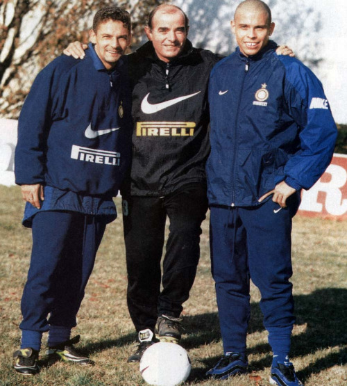 巴乔跟马尔蒂尼谁才是意大利老大,巴乔在老马尔蒂尼打了几场比赛