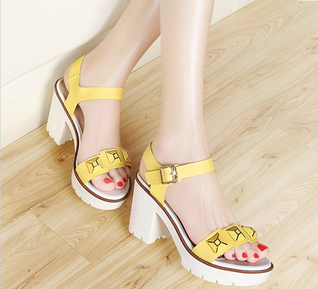 坡跟气质百搭凉鞋,百搭气质高跟凉鞋粗跟