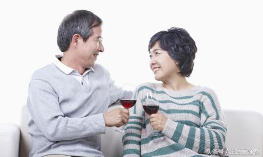 老年人发量暴增的5个方法,老年人头发细软吃什么改善