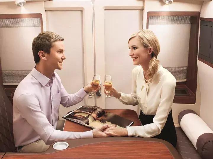 最新评选全球航空公司Top10,经济舱也能坐出头等舱的感觉!