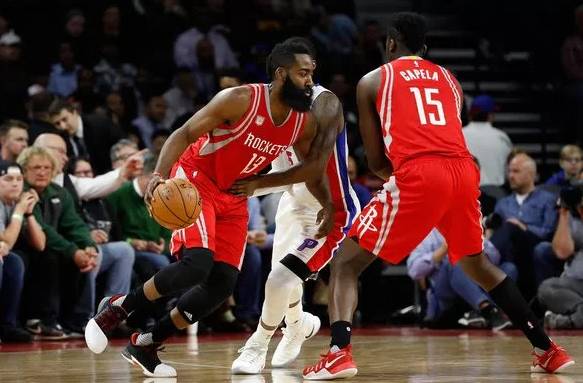 哈登胯下过人几乎没有人能防得住,哈登的过人招牌动作