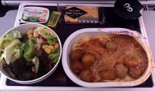 最新评选全球航空公司Top10,经济舱也能坐出头等舱的感觉!