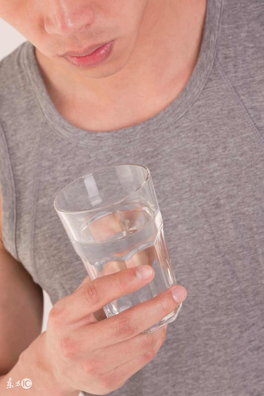 减肥喝水时间表每次喝多少水合适,减肥喝水时间表壁纸