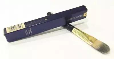 脸上不上妆浮粉什么原因,化妆脸上起皮浮粉卡粉怎么办