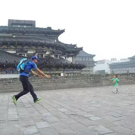 9个月1万多公里，跑烂40双鞋，中国女婿从德国跑到上海，撑得吗？