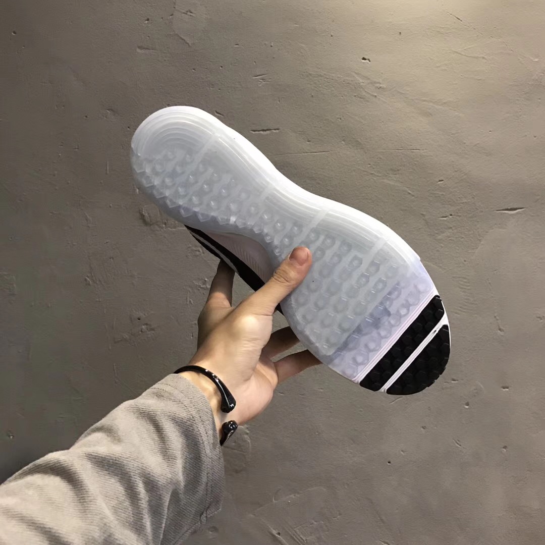 耐克纤维丝全掌气垫鞋,耐克气垫女鞋穿着会变大吗