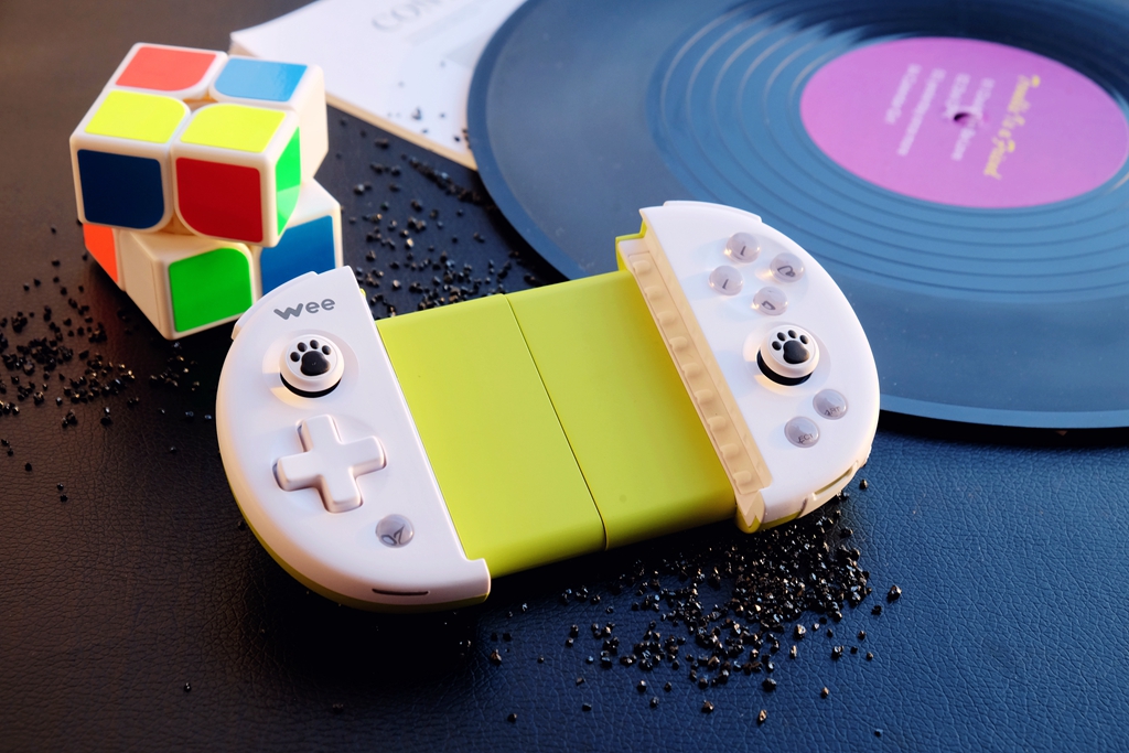 用触摸屏打游戏的朋友可以放下了，被229元手柄的体感震撼到了