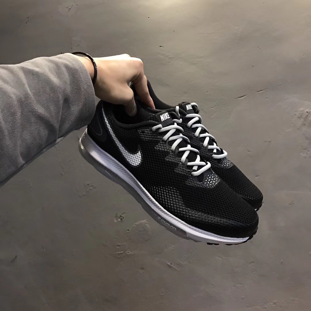 耐克纤维丝全掌气垫鞋,耐克气垫女鞋穿着会变大吗