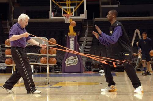 nba球员一天训练几个小时,nba球员如何利用哑铃训练