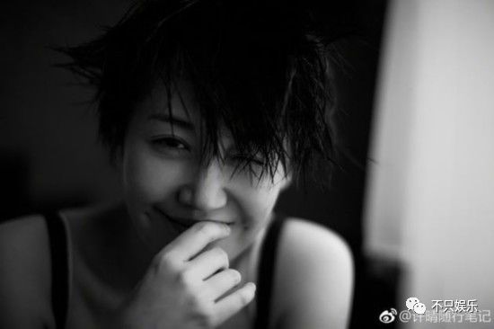 许晴到底是怎么保养的？48岁的年纪还有着少女的模样和*女熟**的身材