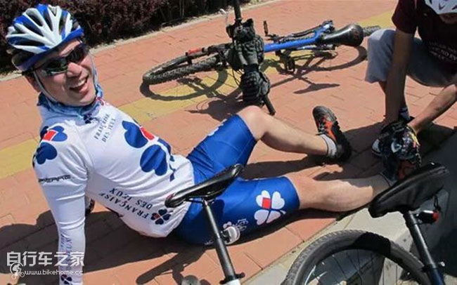 单车骑行中突然晕倒,骑行大腿抽筋怎么回事