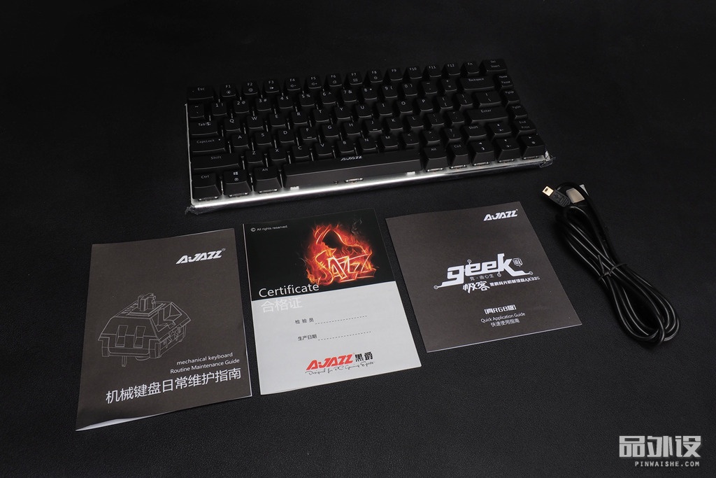 黑爵极客ak33怎么连接电脑,极氪黑爵背光键盘ak33怎么开灯