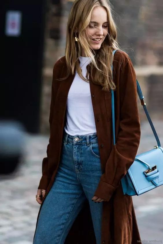 我跟与倪妮做邻居的姐姐聊了聊,她买菜时都背什么包