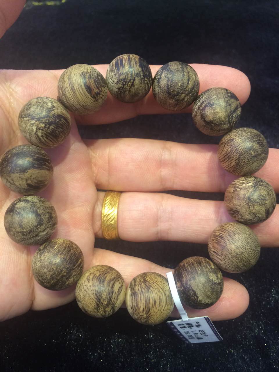 沉香手串价格一般是多少,深度解析沉香手串的价格及风险