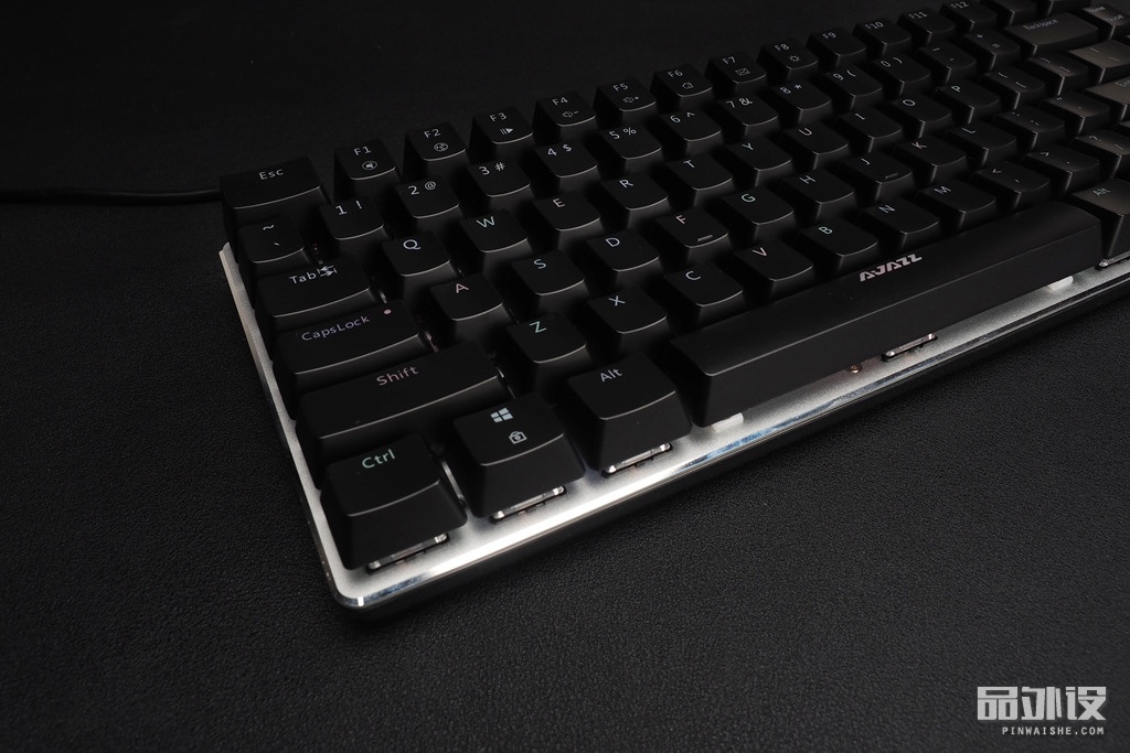 黑爵极客ak33怎么连接电脑,极氪黑爵背光键盘ak33怎么开灯