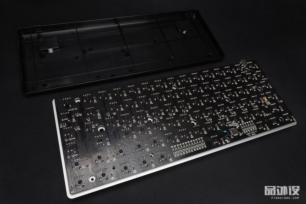 黑爵极客ak33怎么连接电脑,极氪黑爵背光键盘ak33怎么开灯