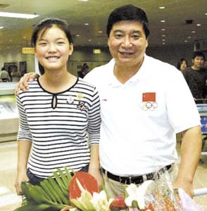 她是王义夫的妻子，也是一位神射手，培养出多位世界冠军