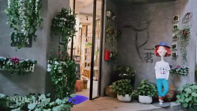 她卖了所有家产，花400万做了一家面馆，洗碗阿姨都有股份