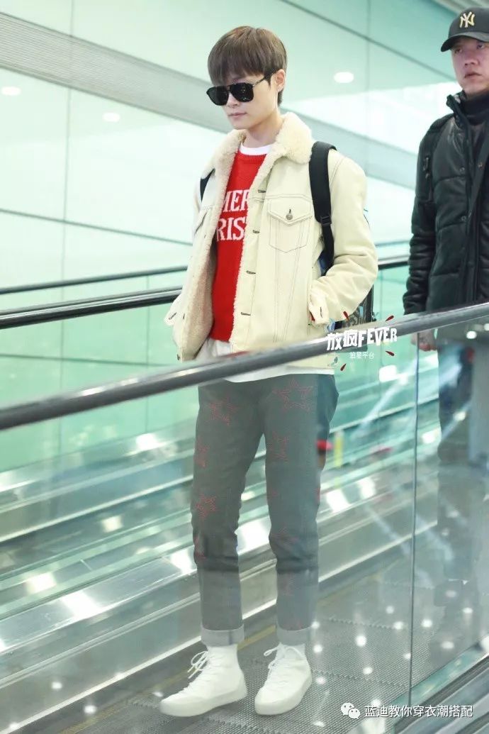 明星*服私**｜李宇春王丽坤吴昕机场*服私**，活动*服私**搭配