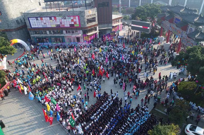 全城沸腾,全城火热人山人海