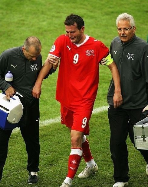 铁汉柔情，足球场上那些让你落泪的瞬间