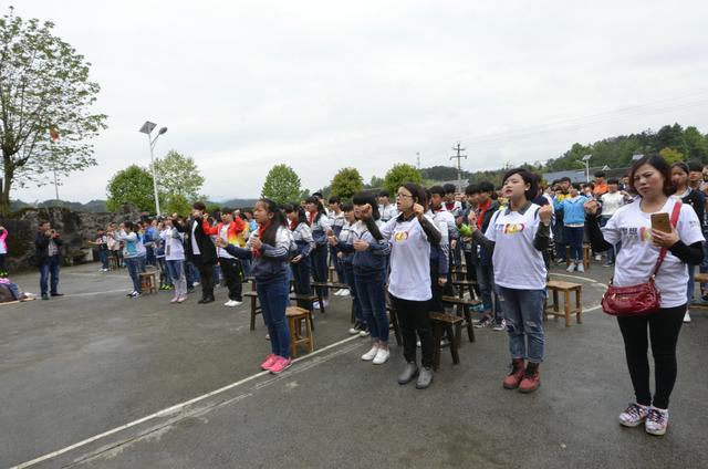 梦想100分公益计划走进遵义亚洲足球先生郑智为孩子加油鼓劲