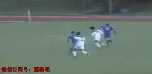 GIF-幸运女神的微笑！躺着也能进球！