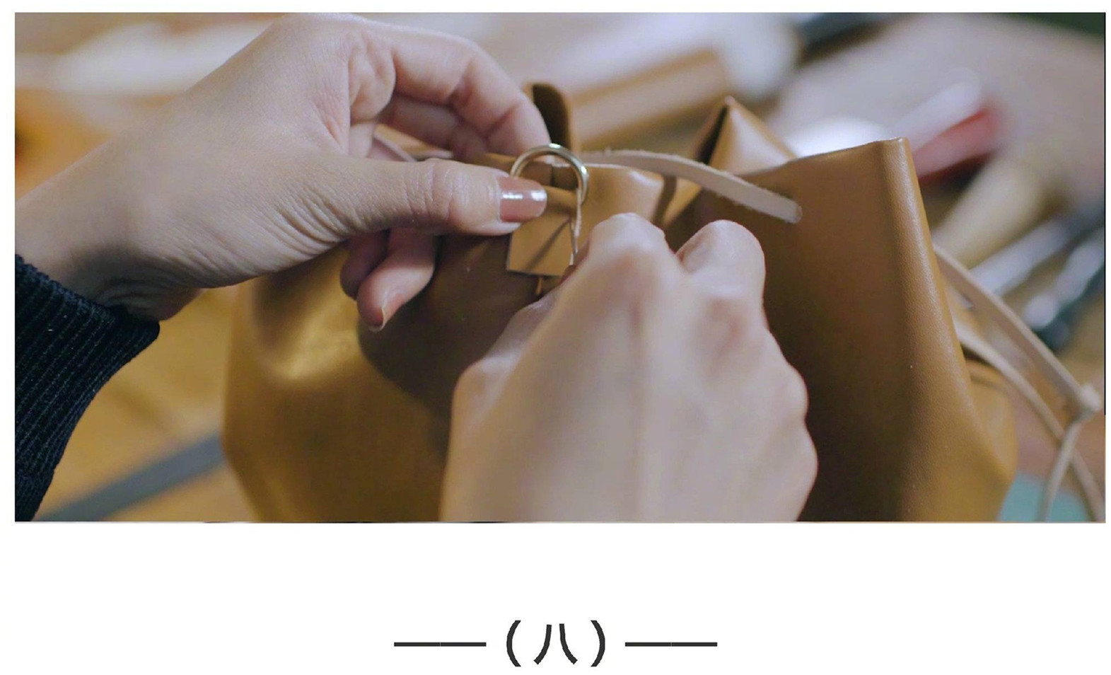 旧大衣咋处理?朋友咔咔两剪刀变背包,边角走线分毫不差!超完美