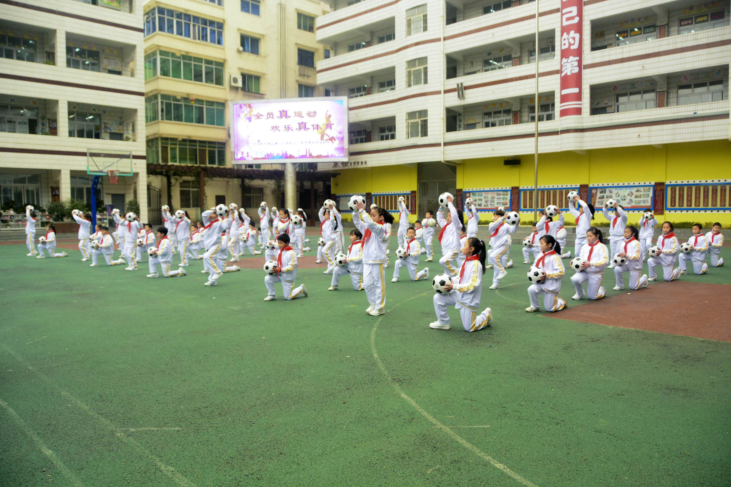 红山区第17小学足球啦啦操,三小校运会啦啦操