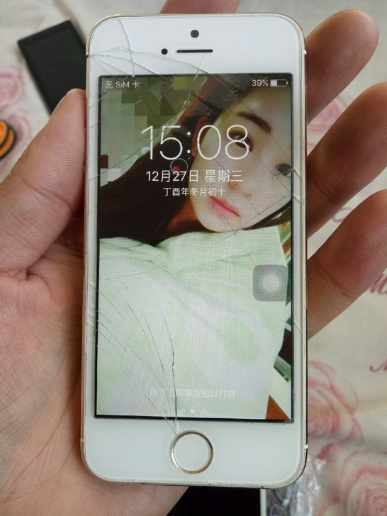 三百收到的碎屏iPhone5s，查询发现竟然是iPhone5c！