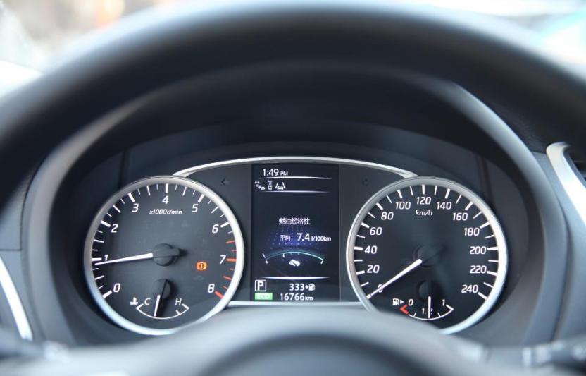 圣诞节热恋生活日记,开着轩逸陪女朋友搜集北京的圣诞树