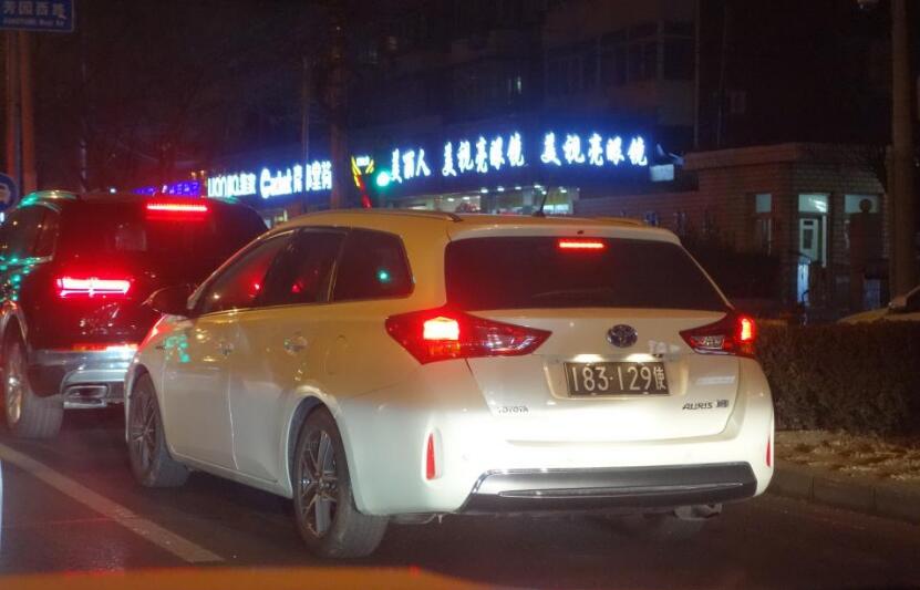 圣诞节热恋生活日记,开着轩逸陪女朋友搜集北京的圣诞树