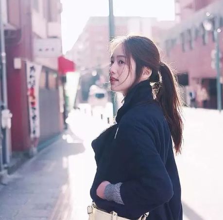 刘海长了遮眼睛短了又不好看,刘海剪短了怎么才可以扎上高马尾