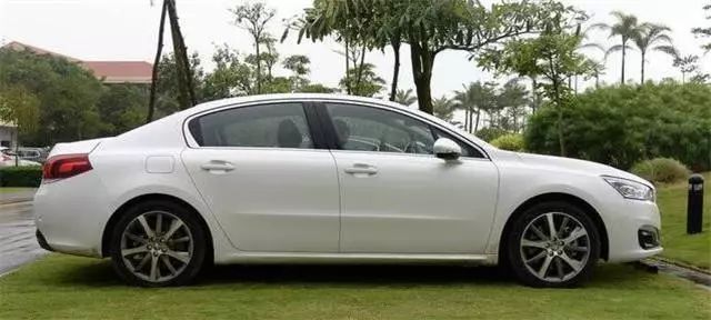 轴距2.8米，搭载宝马发动机的中级车是怎么输的，标致508告诉你！