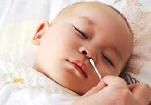 小孩鼻子被鼻屎塞住最快解决方法,冬季小孩干鼻屎堵住能天天清理吗