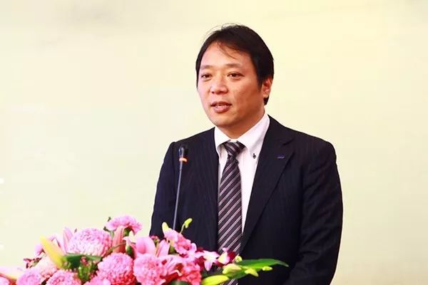 飞歌和阿尔派车机选哪个,十万元的汽车音响