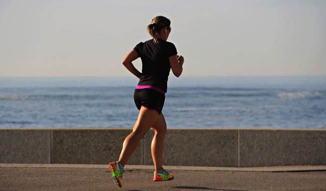 被比你高壮的人掐住脖子时你该怎么应对