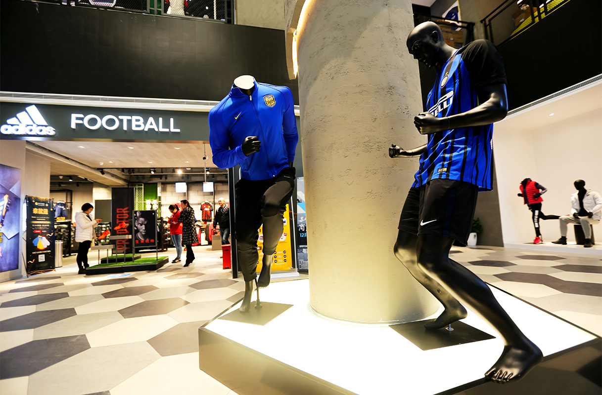 给球迷颁个奖，都搞这么隆重！这家中超足球俱乐部真是爱球迷！