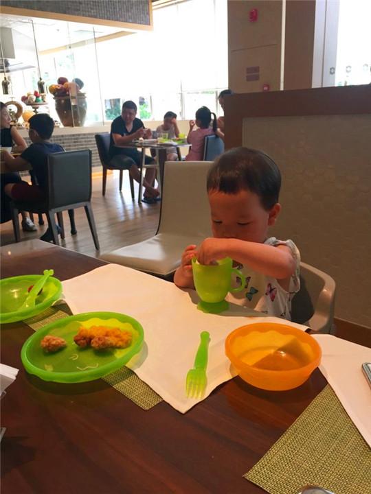 带着一家子来海边,带着一家子去旅游