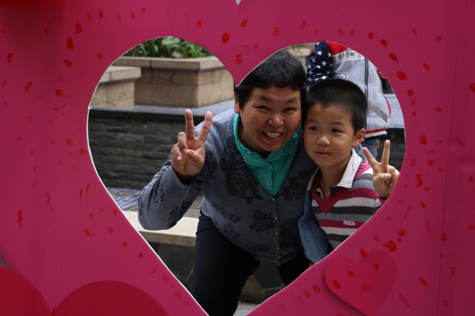 老公老婆被别人打,老公被老婆打的不敢还手