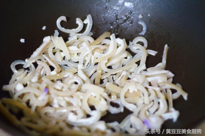 猪皮配什么菜炒最好吃,肉皮搭配什么炒