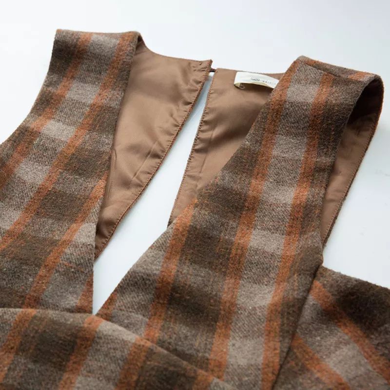 别再说贫穷限制你变美，一条背心裙让你从冬天穿到来年春天！